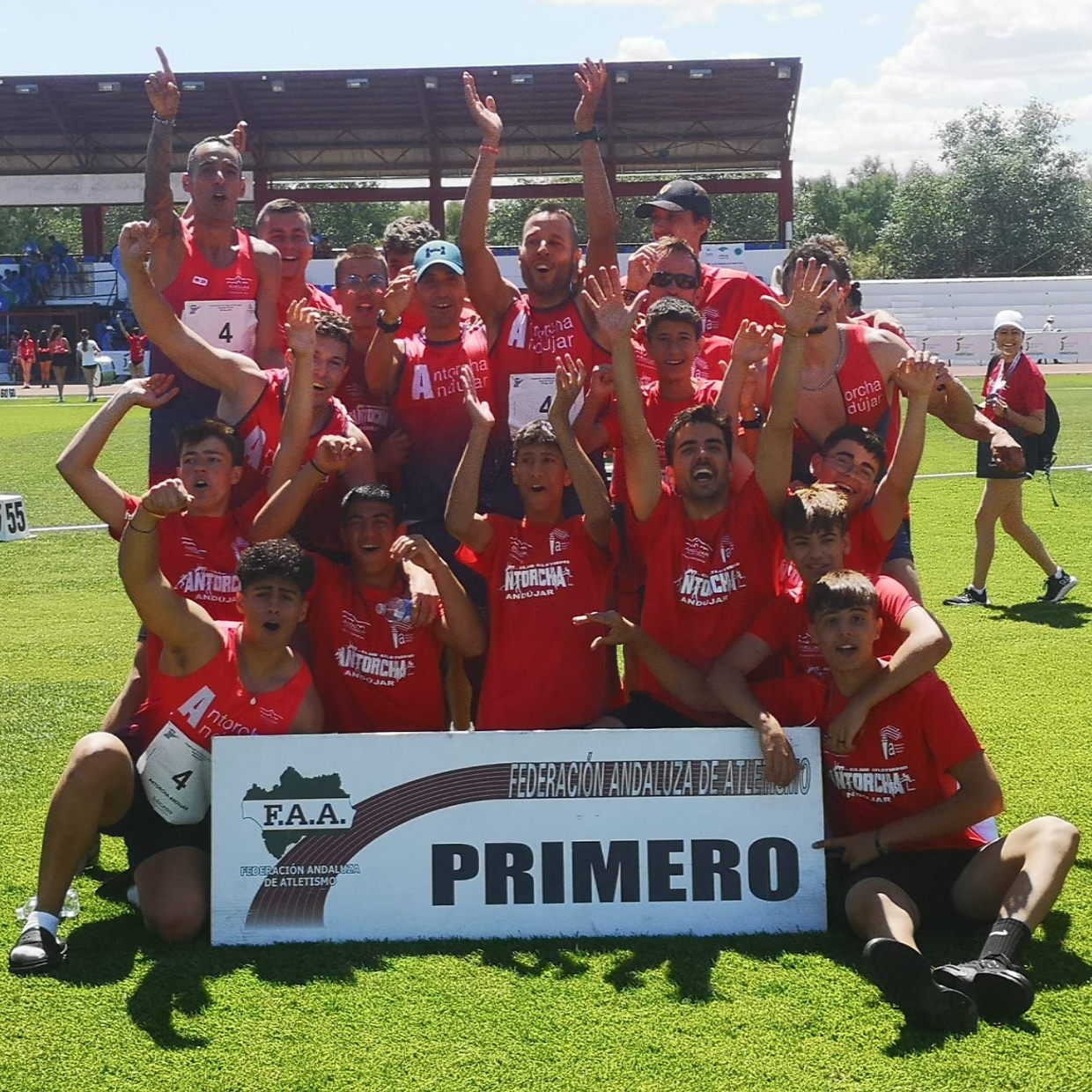 El equipo absoluto masculino celebra la victoria en el 'Andaluz de Clubes'